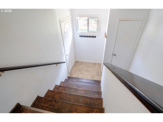 3902 S MYRTLE Rd, Myrtle Creek, OR 97457