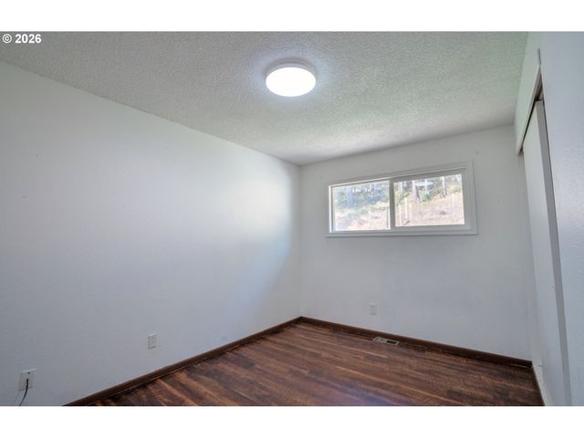 3902 S MYRTLE Rd, Myrtle Creek, OR 97457