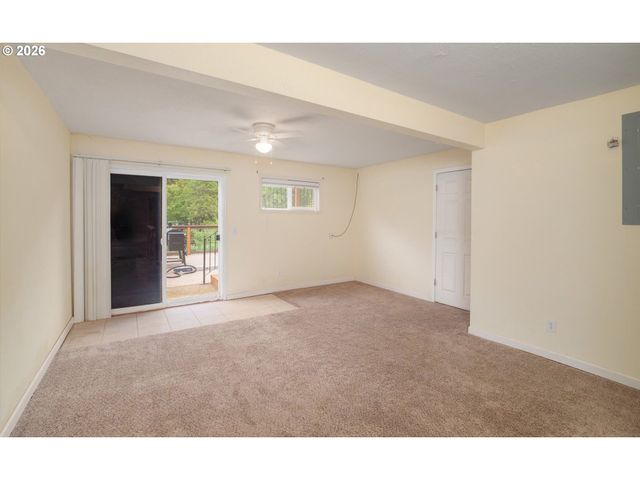 3902 S MYRTLE Rd, Myrtle Creek, OR 97457