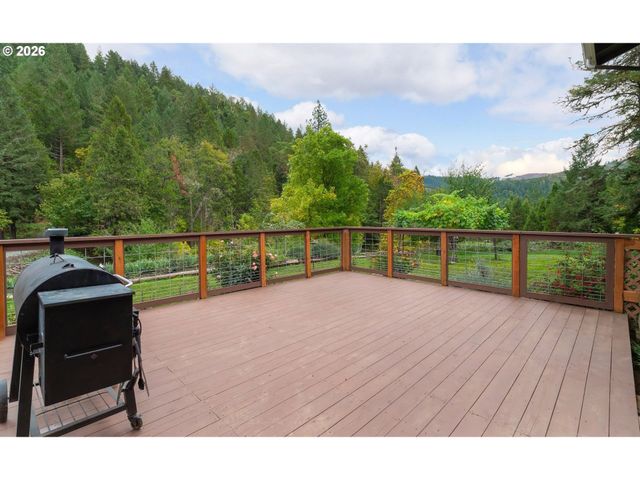 3902 S MYRTLE Rd, Myrtle Creek, OR 97457