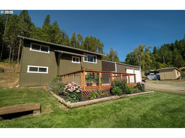 3902 S MYRTLE Rd, Myrtle Creek, OR 97457