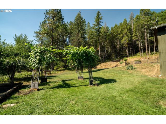 3902 S MYRTLE Rd, Myrtle Creek, OR 97457