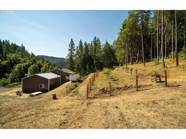 3902 S MYRTLE Rd, Myrtle Creek, OR 97457
