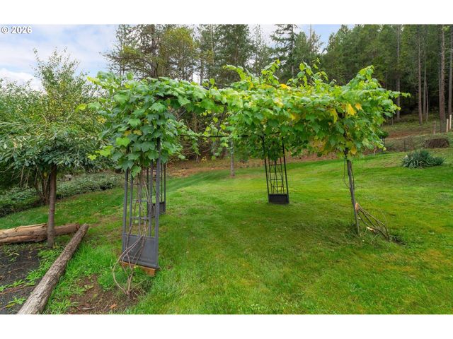 3902 S MYRTLE Rd, Myrtle Creek, OR 97457