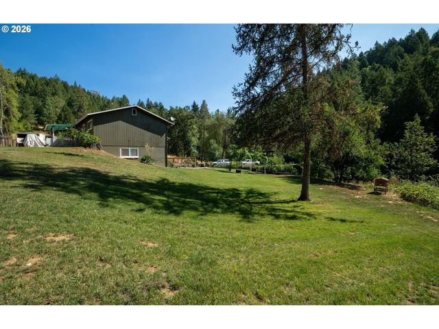 3902 S MYRTLE Rd, Myrtle Creek, OR 97457