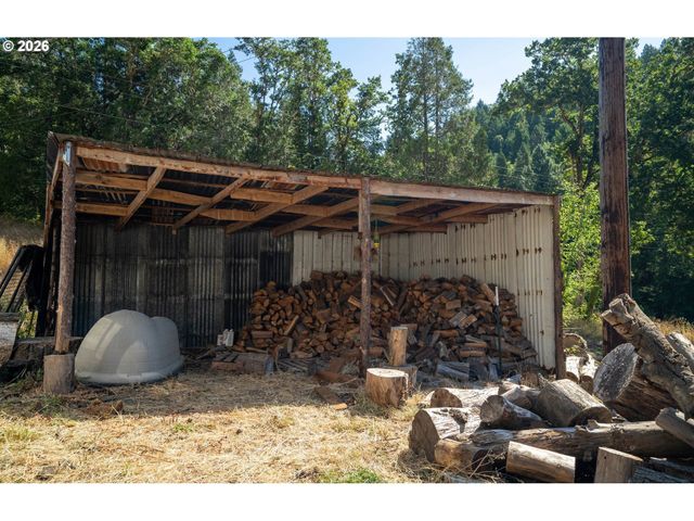 3902 S MYRTLE Rd, Myrtle Creek, OR 97457