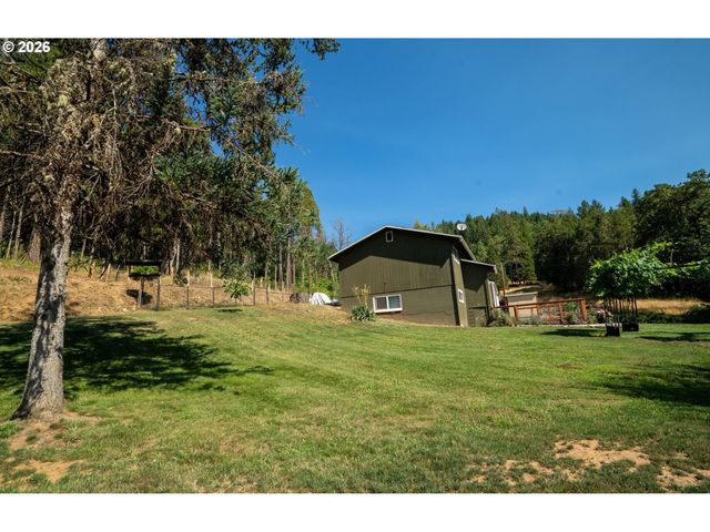 3902 S MYRTLE Rd, Myrtle Creek, OR 97457