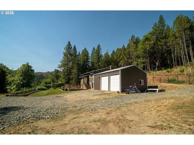 3902 S MYRTLE Rd, Myrtle Creek, OR 97457