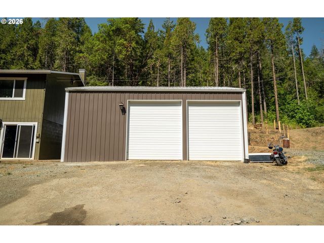 3902 S MYRTLE Rd, Myrtle Creek, OR 97457