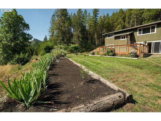 3902 S MYRTLE Rd, Myrtle Creek, OR 97457
