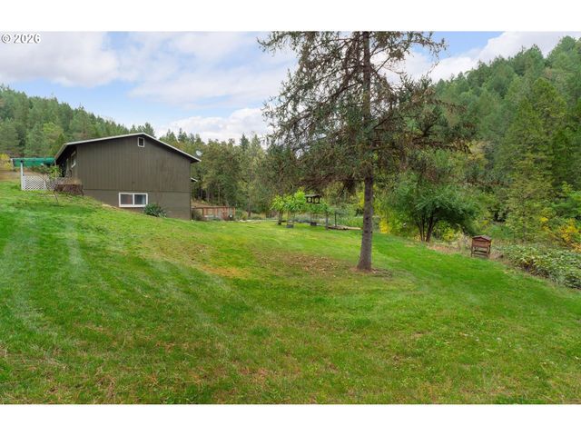 3902 S MYRTLE Rd, Myrtle Creek, OR 97457