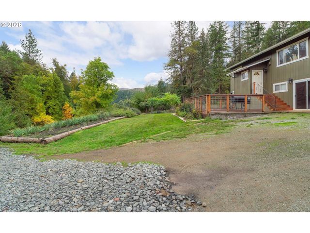 3902 S MYRTLE Rd, Myrtle Creek, OR 97457