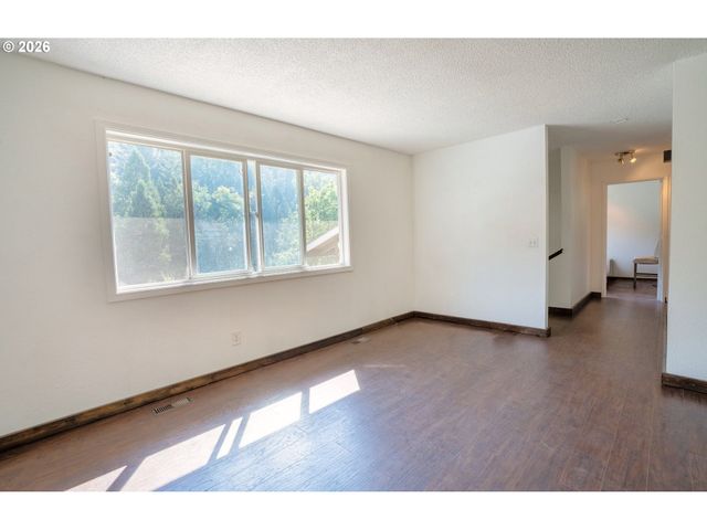 3902 S MYRTLE Rd, Myrtle Creek, OR 97457