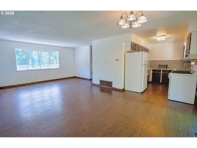 3902 S MYRTLE Rd, Myrtle Creek, OR 97457