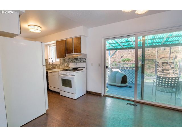 3902 S MYRTLE Rd, Myrtle Creek, OR 97457