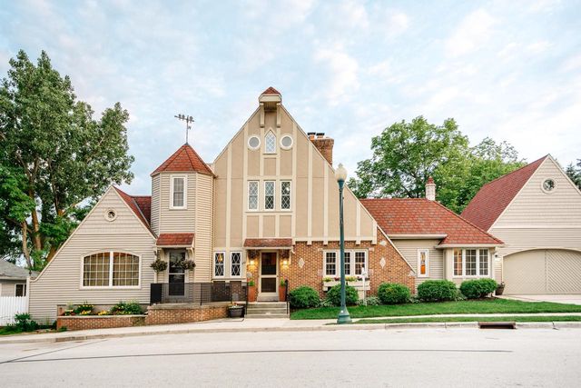 281 S Lake STREET, Elkhart Lake, WI 53020