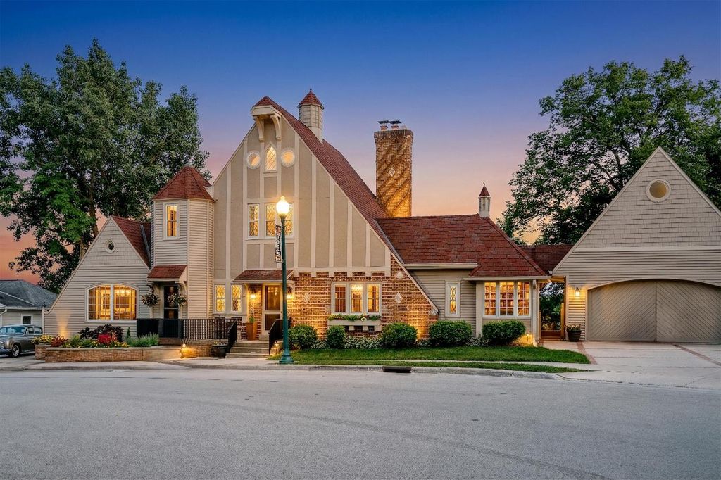 281 S Lake STREET, Elkhart Lake, WI 53020
