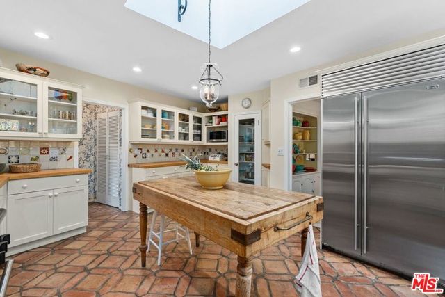 2109 Castilian Drive, Los Angeles, CA 90068