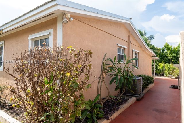 11601 SW 183rd St, Miami, FL 33157
