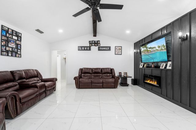 610 Athenia Way, Duncanville, TX 75137