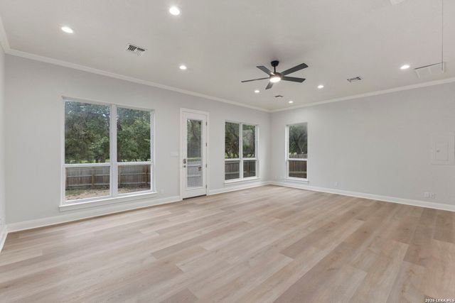 26807 Interstate 10 W #3, Boerne, TX 78006