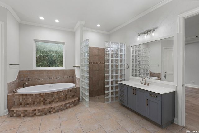26807 Interstate 10 W #3, Boerne, TX 78006