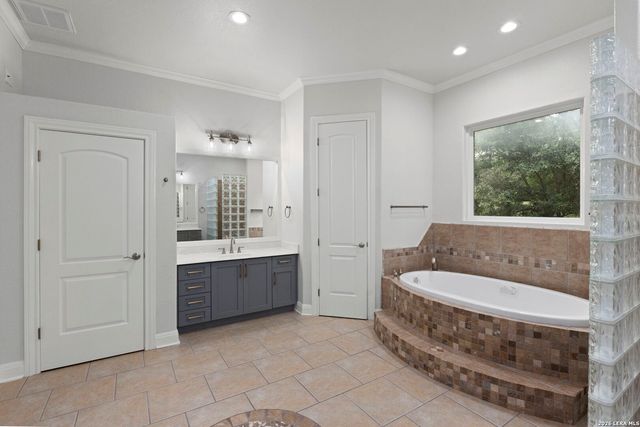 26807 Interstate 10 W #3, Boerne, TX 78006