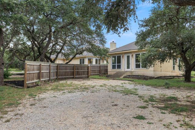 26807 Interstate 10 W #3, Boerne, TX 78006