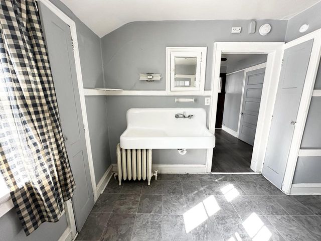 4090 N 7th STREET, Milwaukee, WI 53212