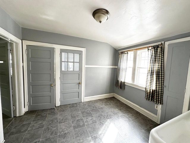 4090 N 7th STREET, Milwaukee, WI 53212