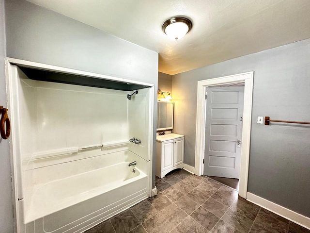 4090 N 7th STREET, Milwaukee, WI 53212