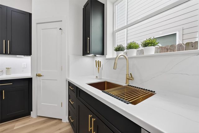 961 Highland Light Lane, Houston, TX 77091