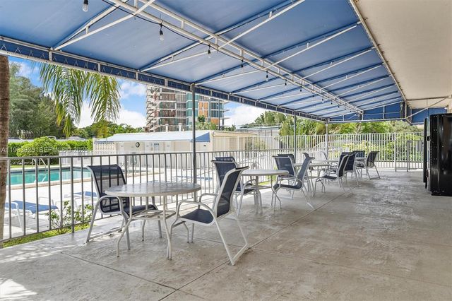 880 NE 69th St 2K, Miami, FL 33138