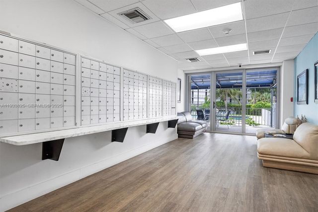 880 NE 69th St 2K, Miami, FL 33138