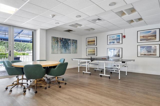 880 NE 69th St 2K, Miami, FL 33138