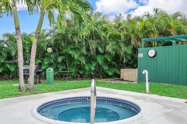 880 NE 69th St 2K, Miami, FL 33138