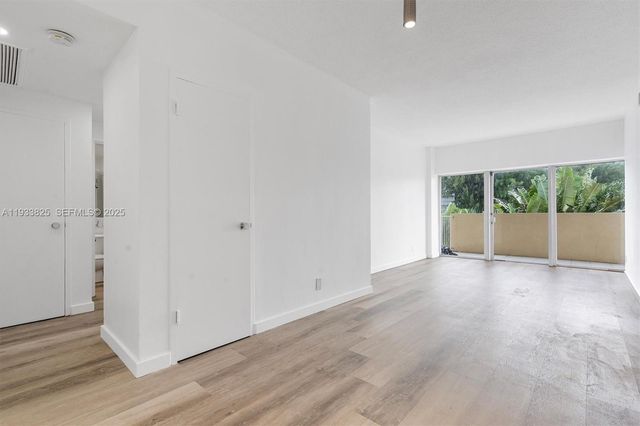 880 NE 69th St 2K, Miami, FL 33138