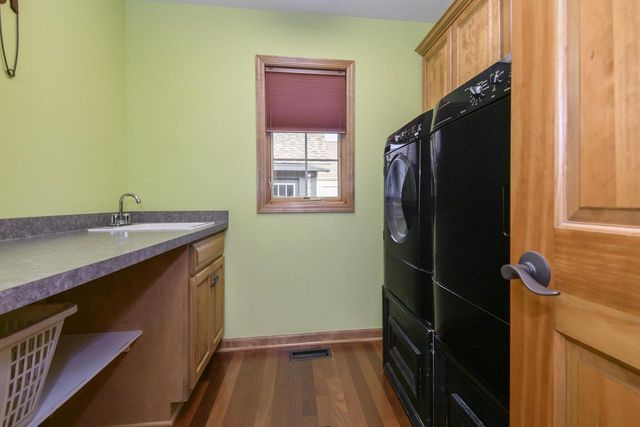 616 N Buth ROAD, Dousman, WI 53118