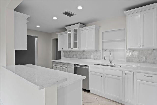3943 FONTAINEBLEAU DRIVE, Tampa, FL 33634
