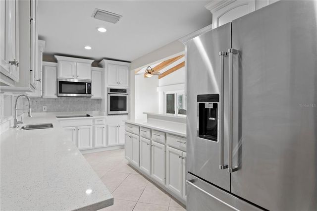 3943 FONTAINEBLEAU DRIVE, Tampa, FL 33634