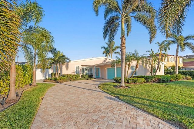 3943 FONTAINEBLEAU DRIVE, Tampa, FL 33634