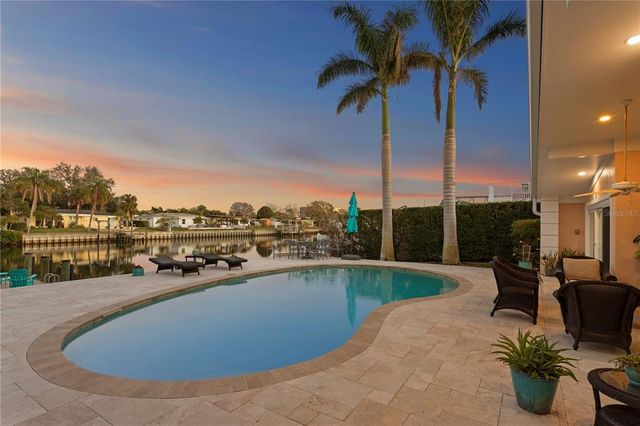 3943 FONTAINEBLEAU DRIVE, Tampa, FL 33634