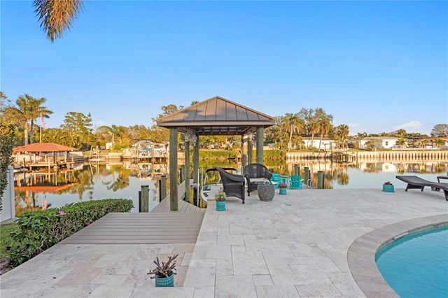 3943 FONTAINEBLEAU DRIVE, Tampa, FL 33634