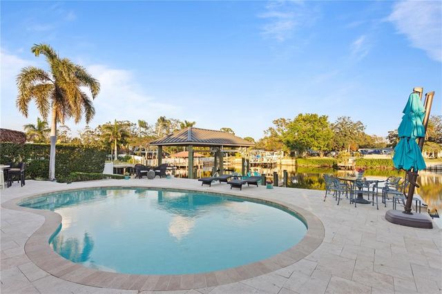 3943 FONTAINEBLEAU DRIVE, Tampa, FL 33634