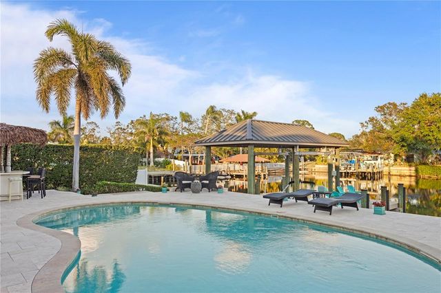 3943 FONTAINEBLEAU DRIVE, Tampa, FL 33634