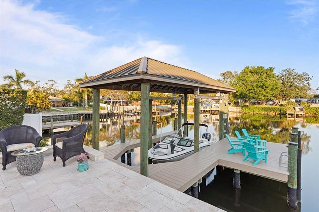 3943 FONTAINEBLEAU DRIVE, Tampa, FL 33634