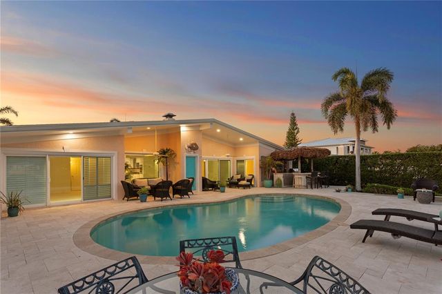 3943 FONTAINEBLEAU DRIVE, Tampa, FL 33634