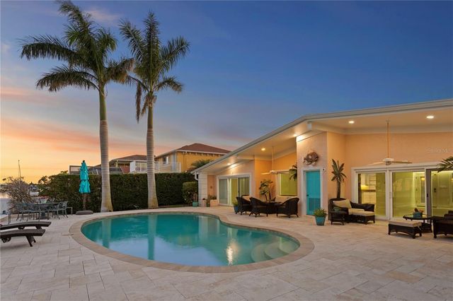 3943 FONTAINEBLEAU DRIVE, Tampa, FL 33634