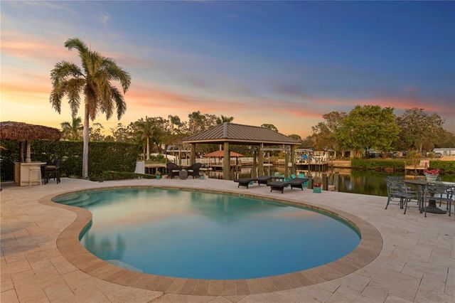 3943 FONTAINEBLEAU DRIVE, Tampa, FL 33634