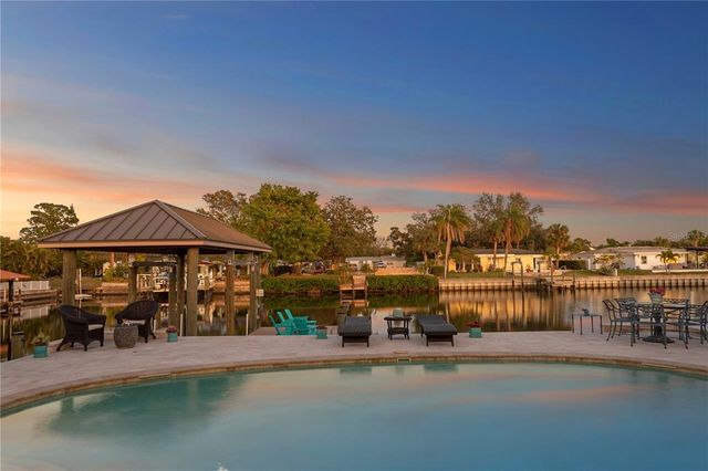 3943 FONTAINEBLEAU DRIVE, Tampa, FL 33634